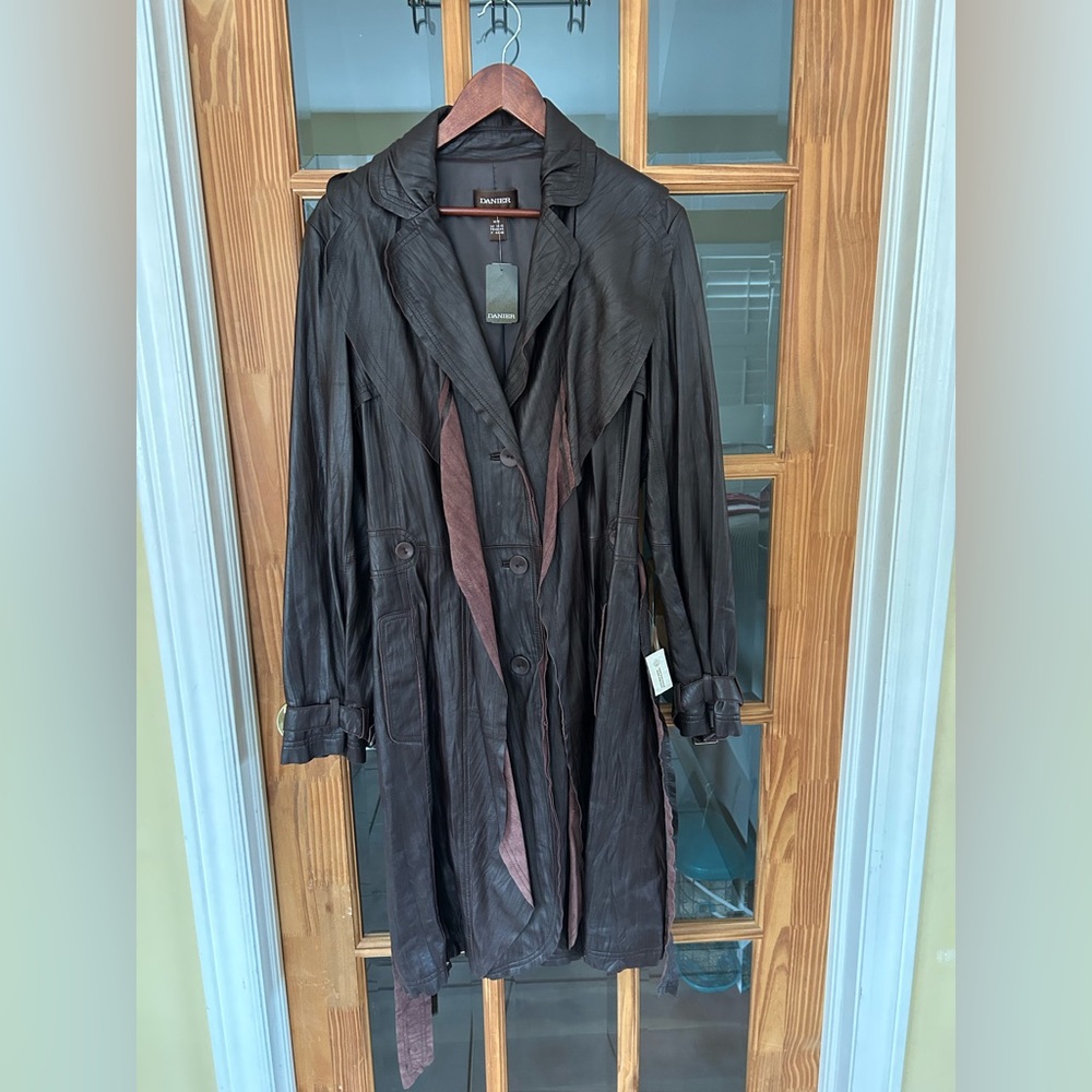 Danier Women's Brown Leather Trench Coat with Belt - Picture 6 of 16